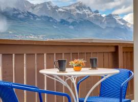 Cozy Condo in the Heart of Canmore, hótel í Canmore