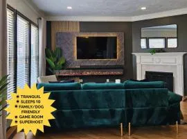 Family Fun Pet-Friendly Sleeps 10 4BR