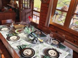 Authentic Log Cabin Short walk to Lake & Hideout, Hotel in Lake Ariel