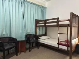 Bed space for Budget Traveler - No Parking