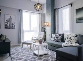 Buchanan 201 - Midtown Condo Luxe and Gym