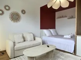 Cozy La Rocade apartment with free parking