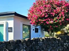 Soonbigi 순비기 Jeju Stone House in Seogwipo