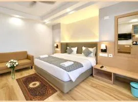 G-Resort-Sea View - Marine Drive, Puri Air-Conditioned Rooms with Balconies, Pool, Restaurant, & Free Wi-Fi - Luxury Hotel Inn