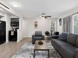 New Seasonal Comfort near USC and Riverwalk Trails