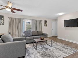 New Seasonal Comfort near USC and Riverwalk Trails, Hotel in Cayce