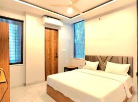 Hotel Trivana, отель с парковкой в городе Индаур