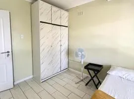 Spacious house for 11 Guests near Canal Walk Mall