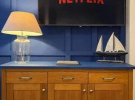 The Plaza, King 1 Bedroom Suite by The Hive WA1