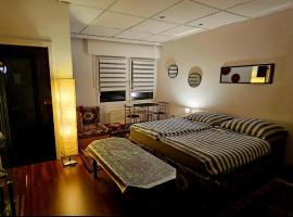 Moderne Unterkunft mit orientalischem Flair und Top-Lage näher Bonn, Hotel in Meckenheim