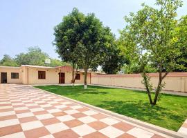 A2 Villa by JMD - Peaceful Stay Near Expo Mart, hotel in Greater Noida