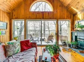 Stunning Lake and Mtn Views Cozy Catskills Cabin!
