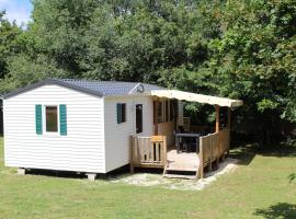 LE CORNOUILLER mobil home 4 personnes CAMPING LE BEL AIR，Limogne-en-Quercy的飯店