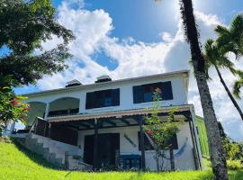 Ti Kaz Là-0 by Fleur - Apt central entre mer et montagne, Hotel in Goyave