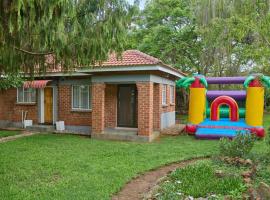 Breeze Retreat Centre, hotel in Norton