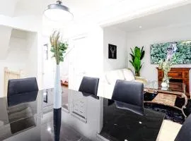 Large Family Duplex for 10 Guest with 2 private Parking