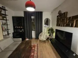 Pb55, Private Room with balcony Coffee& City Vibes