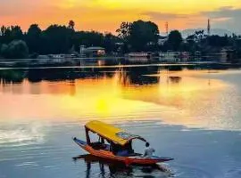 Lisa group of houseboats