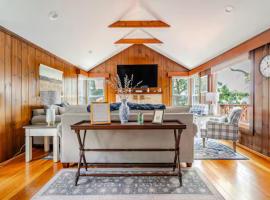 Comfortable Cabin on Lake and 20 min from Ski Hill and Alpine Valley, hotel i Burlington