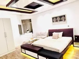 La Vista Home Stay with Parking