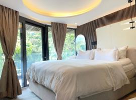 Vita Resort Golf Bastos, hotel com estacionamento em Iaund&eacute;