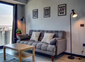 Country Club 1BR KingSize Bed with Air Conditioner & Amazing Views