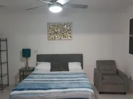Apartment 5 minutes from PBI Airport!