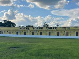 Hotel Torre Forte, 3-stj&auml;rnigt hotell i Careiro