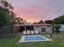 Relaxing house with heated pool and jacuzzi