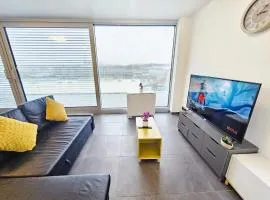 Stylish Penthouse Retreat with Terrace & Parking