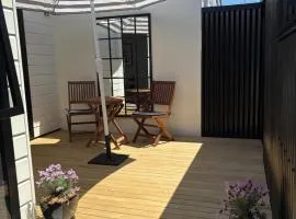 'Central Haven' - Sunny, Secure & Walk to the River