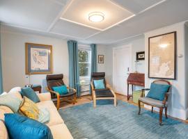 Elevated Fish & Ships on River Walk to Beach Park, hotel i Gloucester