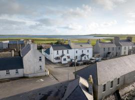 Stronsay Hotel, hotel in Whitehall