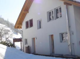 Ferienwohnung Suter, hotel cerca de Drehgondelbahn Sattel Hochstuckli, Seewen