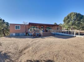 Hualapai Mtn Views on 2 Acres Thunderhead Home, отель в городе Кингман
