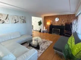 Charming Bright 3BR House - Upper Level Suite