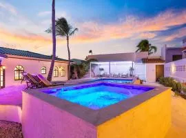 Walk to Palm Beach! 5Bed Hottub with Pool 10people