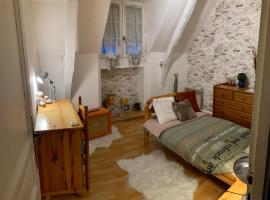 Chambre privée dans maison de campagne, Hotel in Ossun