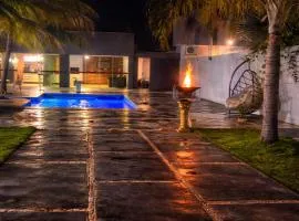 A Casa Paradisiaca l Luxo Piscina Super Hiper Quente 60 Graus Aquecimento Elétrico e Piscina Enorme com Roupa de Cama e Banho Aceitamos PET