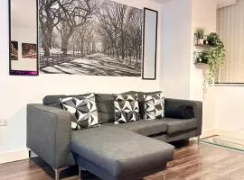 2 Bed Apartment, Free Parking, Broad St Bham City Centre, Sleeps 4