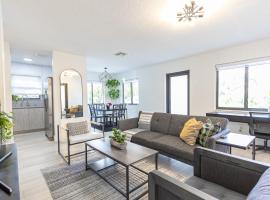 Centrally Located Modern 2bdr Home w Fast WiFi & Parking, Hotel in Miami