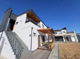 Gangneung Gyeongposo Jayeon Pension