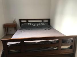 Logerthine Jan au Suriname, hotel en Flora