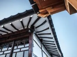 Gongju Bonghwangjae Hanok