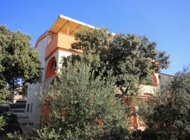 Apartments with parking space Mandre, Pag - 9354，科蘭的飯店