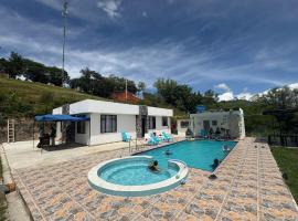 Finca Cimarrones Robles, hotel in Bella Vista