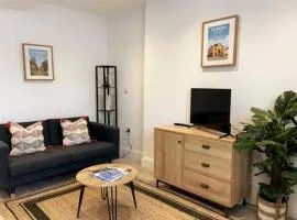 New contemporary apartment in centre of Tetbury