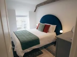 Contemporary Chic Stylish Apartment in Tetbury