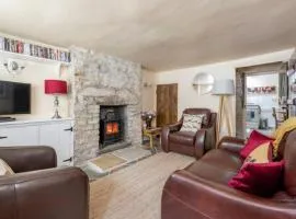 Historic Cottage In Tetbury Centre With Private Roof Terrace