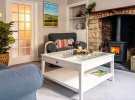 Charming Tetbury Cottage With Cosy Office and Fireplace